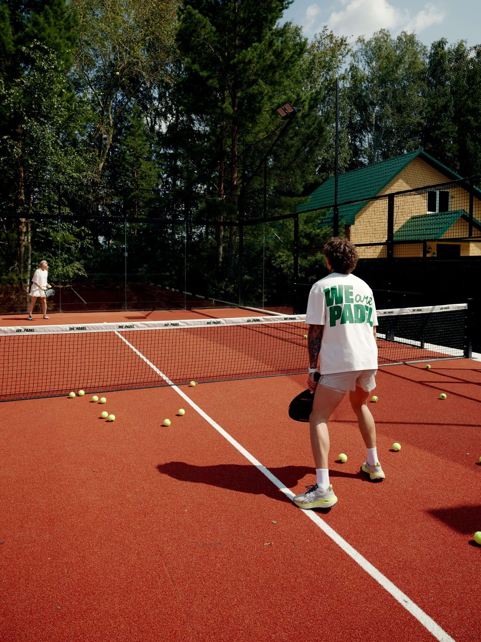 Гравець на корті We are Padel